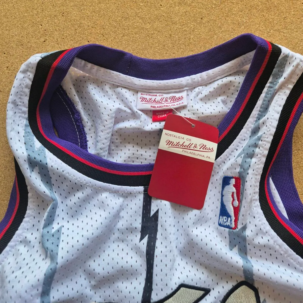 Vince Carter Toronto Raptors Jersey Mitchell & Nes - Image 4