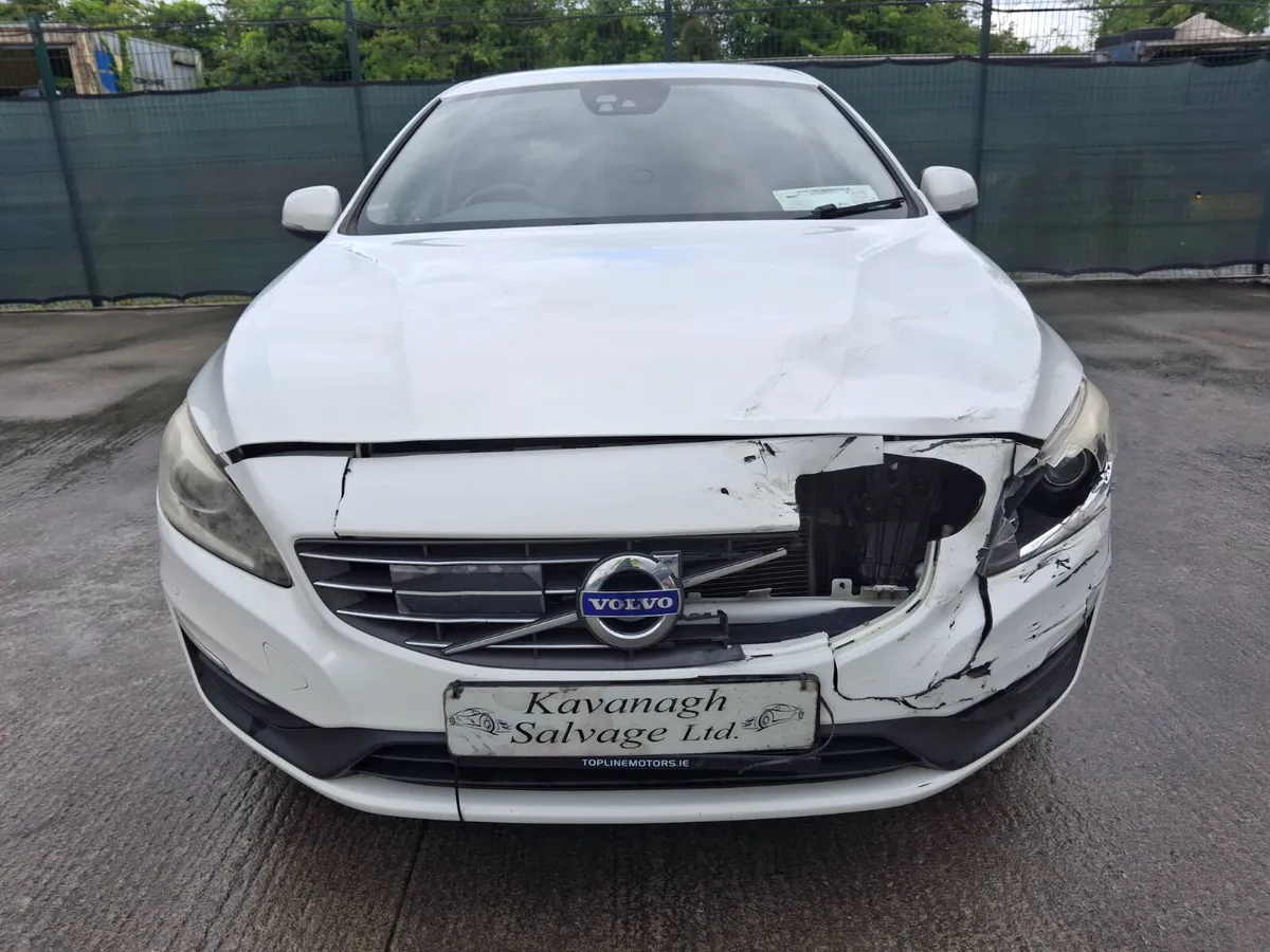 2017 Volvo V60  2.0 Diesel  Automatic - Image 4