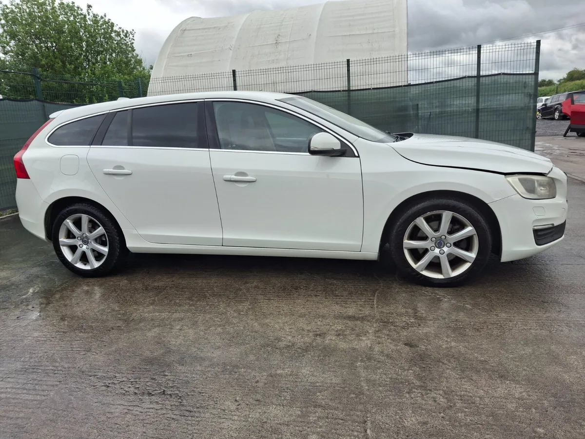 2017 Volvo V60  2.0 Diesel  Automatic - Image 3