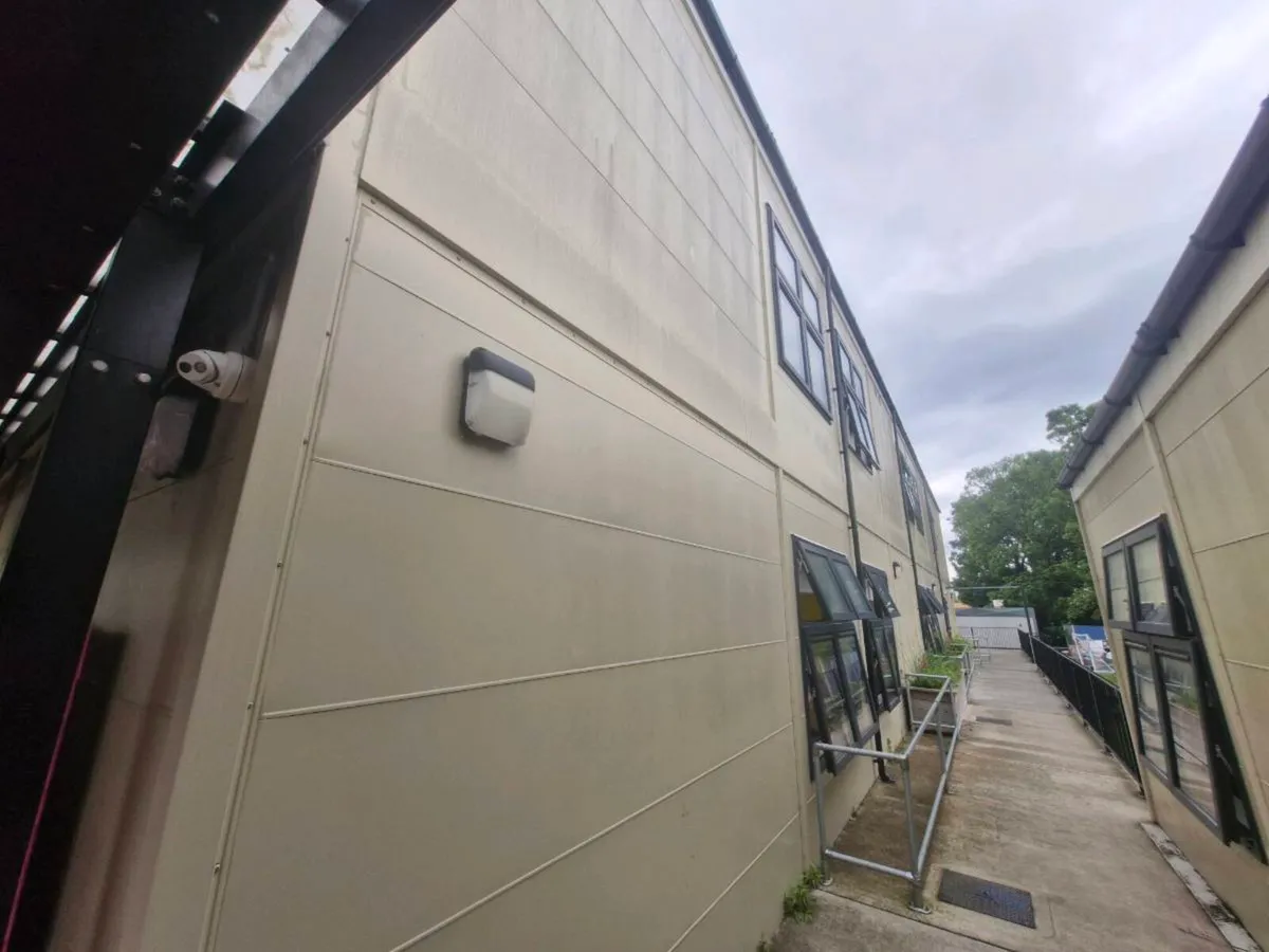 Building for sale - Image 2