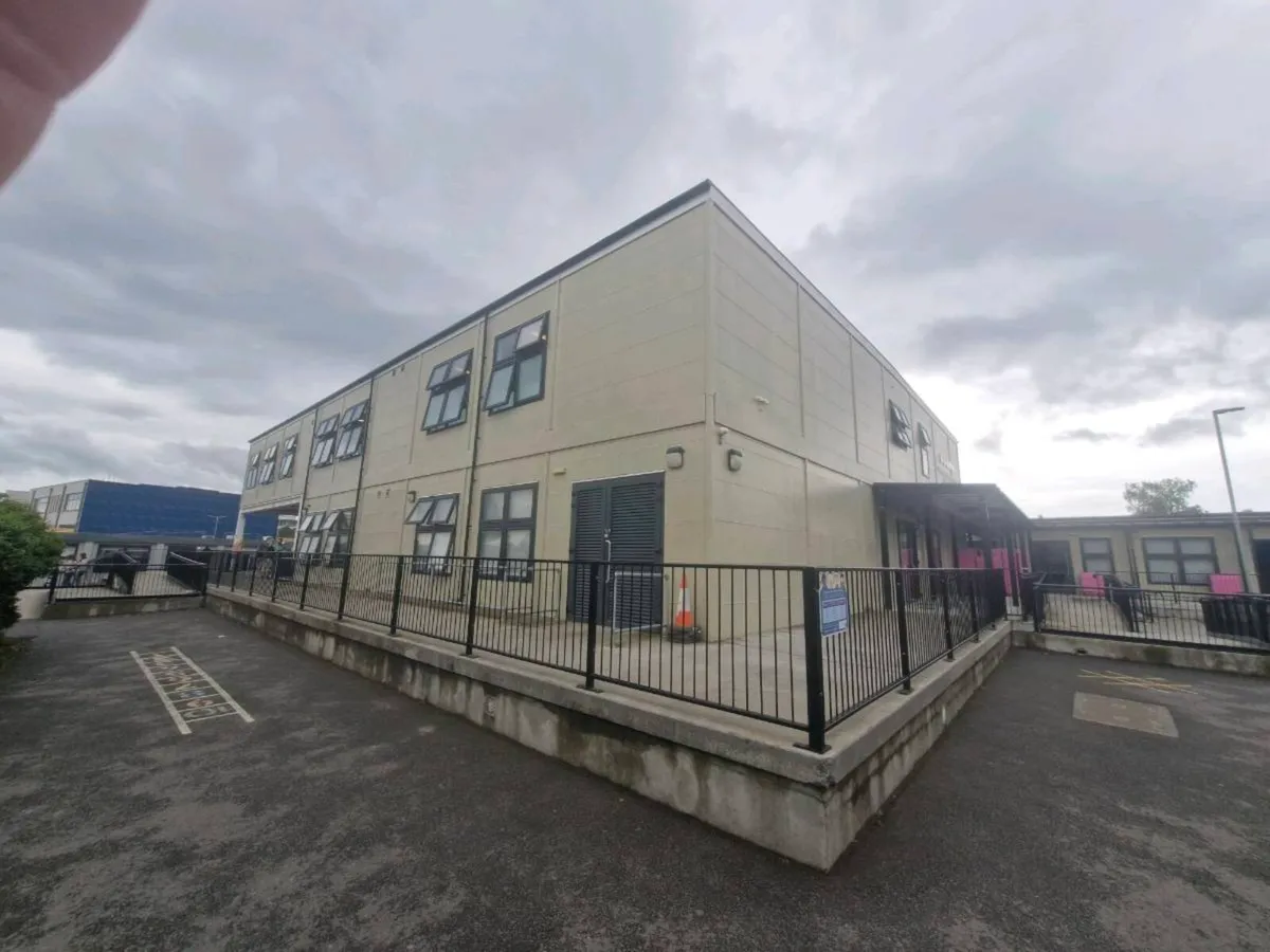 Building for sale - Image 4