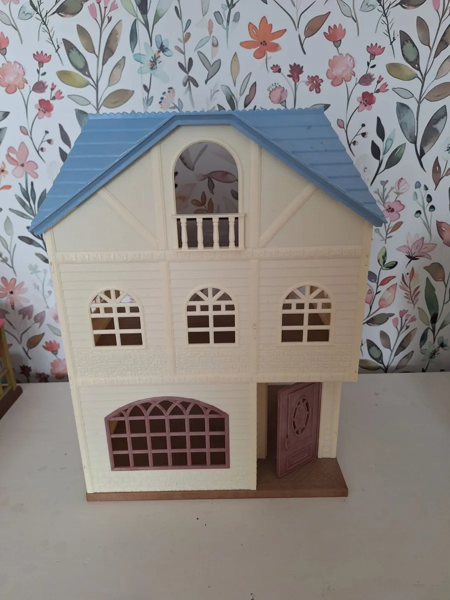 Sylvanian house, free to take away - Image 1