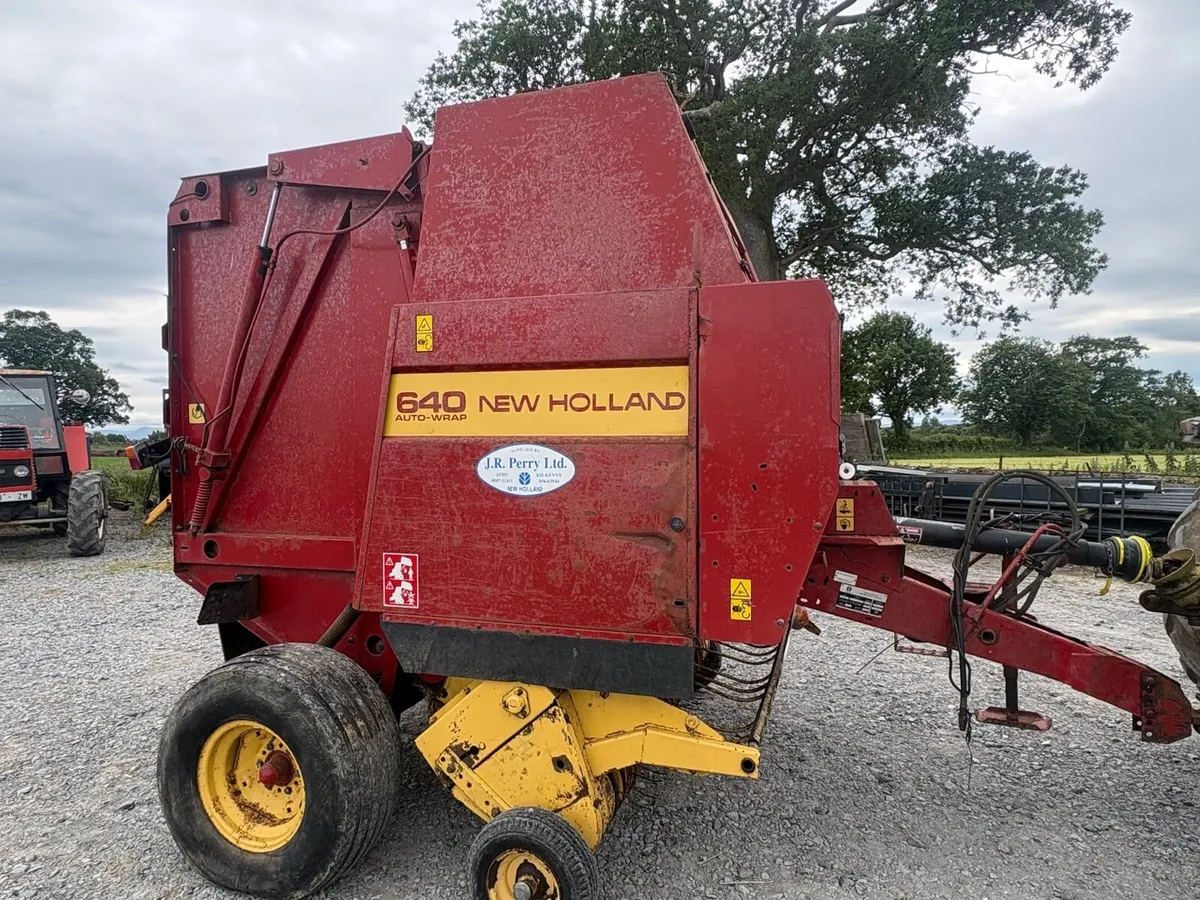 New Holland 640 round baler - Image 1