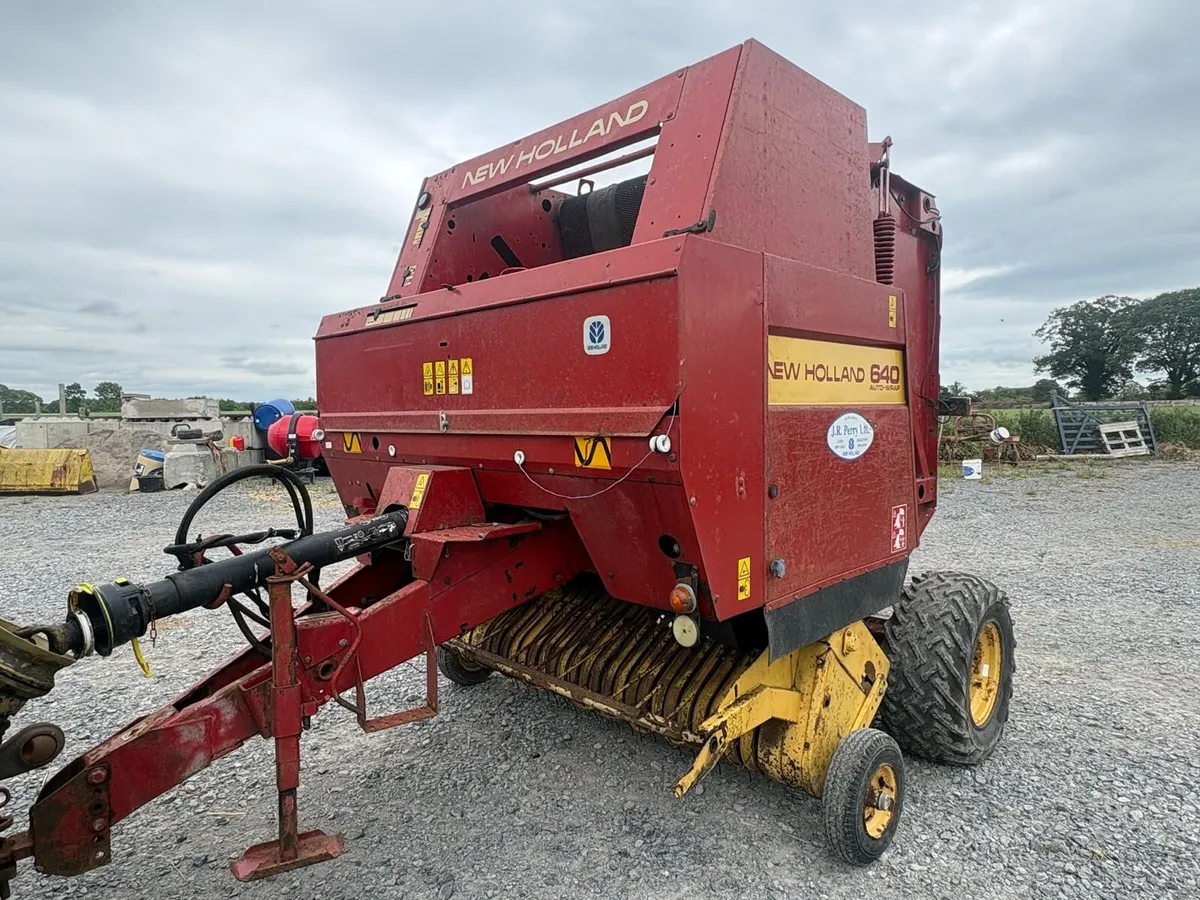 New Holland 640 round baler - Image 2