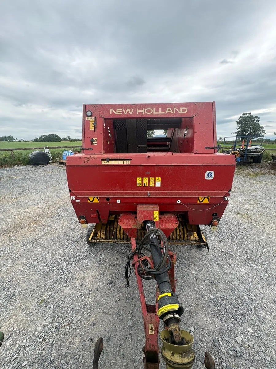 New Holland 640 round baler - Image 3