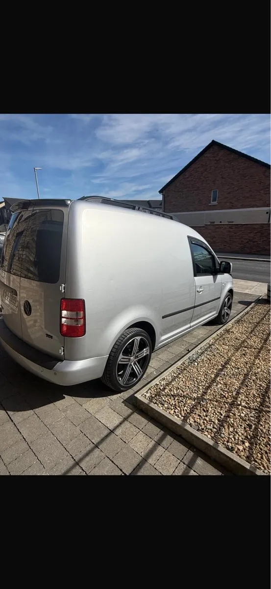 2015 Volkswagen caddy - Image 2