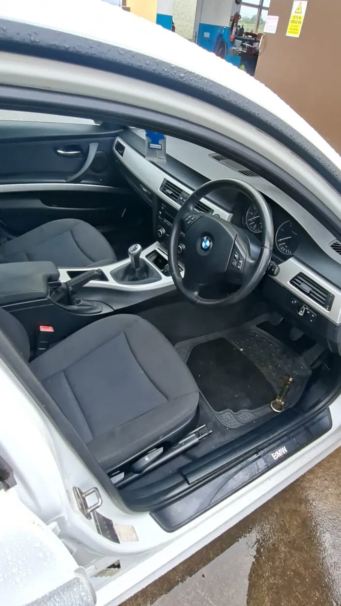 2010 BMW 320d e90 - Image 4
