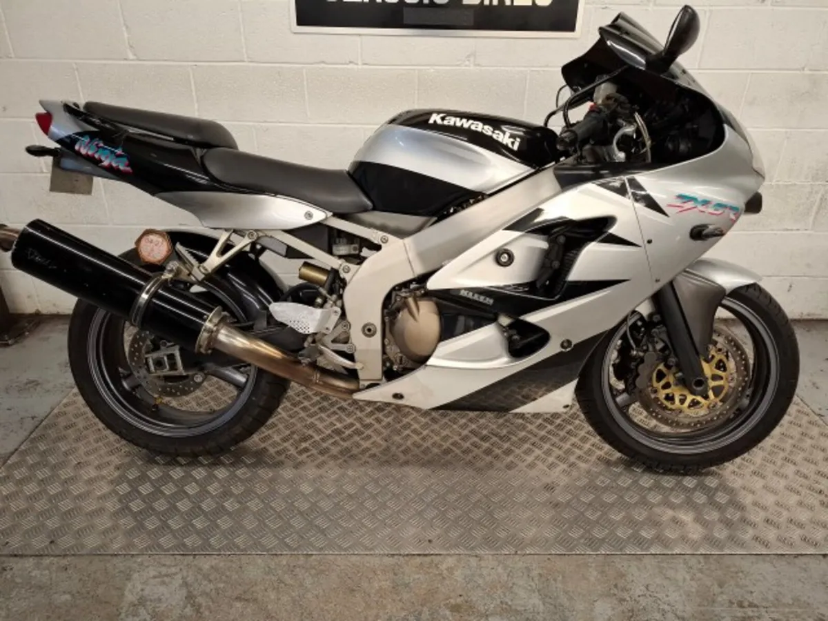 Kawasaki ZXR6   2000 - Image 1
