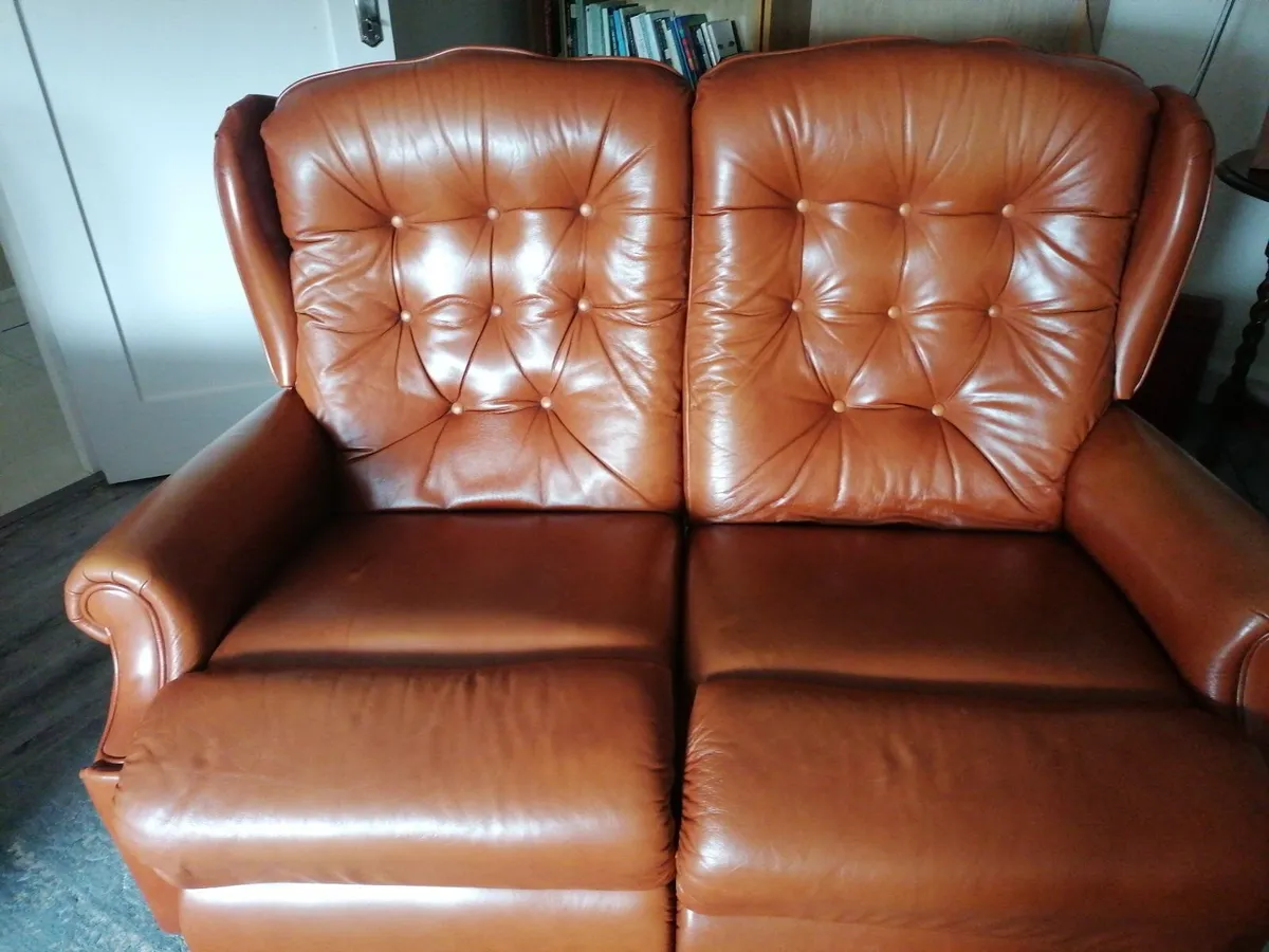 2 seater and matching 3 seater leather suite - Image 3