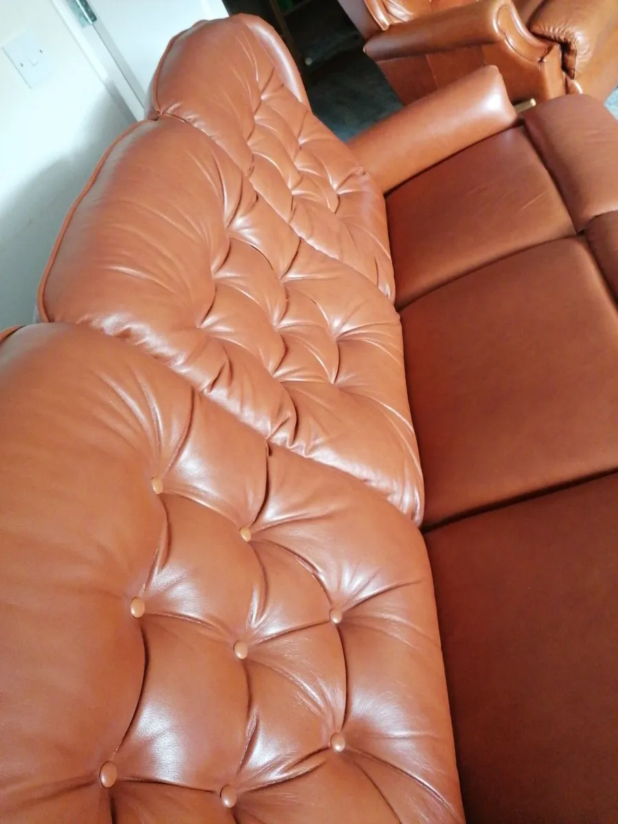 2 seater and matching 3 seater leather suite - Image 4