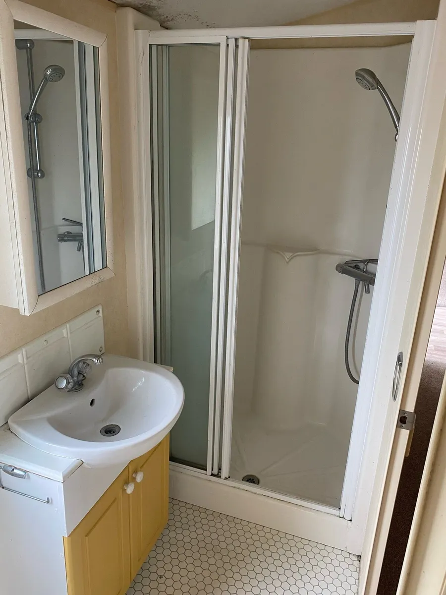 3 bed Willerby Mobile Home - Image 2