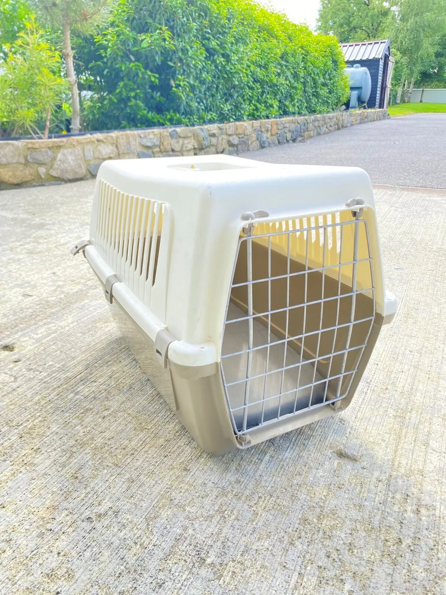 Cat carrier - Image 1