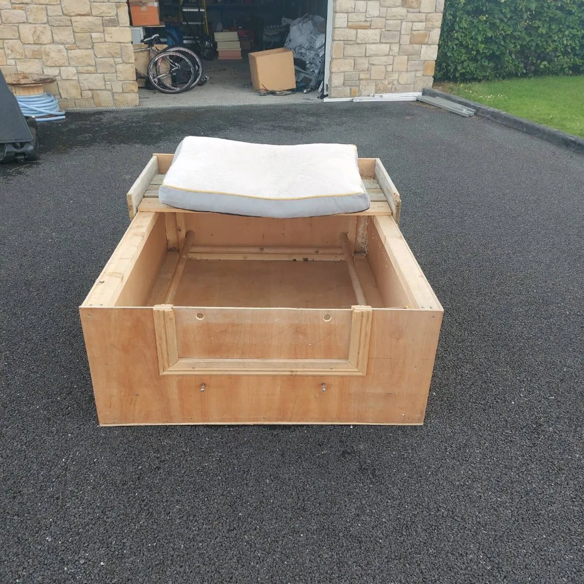 Dog Welping box - Image 1