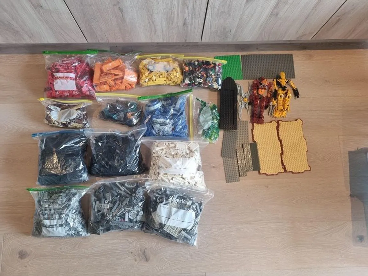 LEGO 10kg bundle + 2 large baseplates + minifigs - Image 3