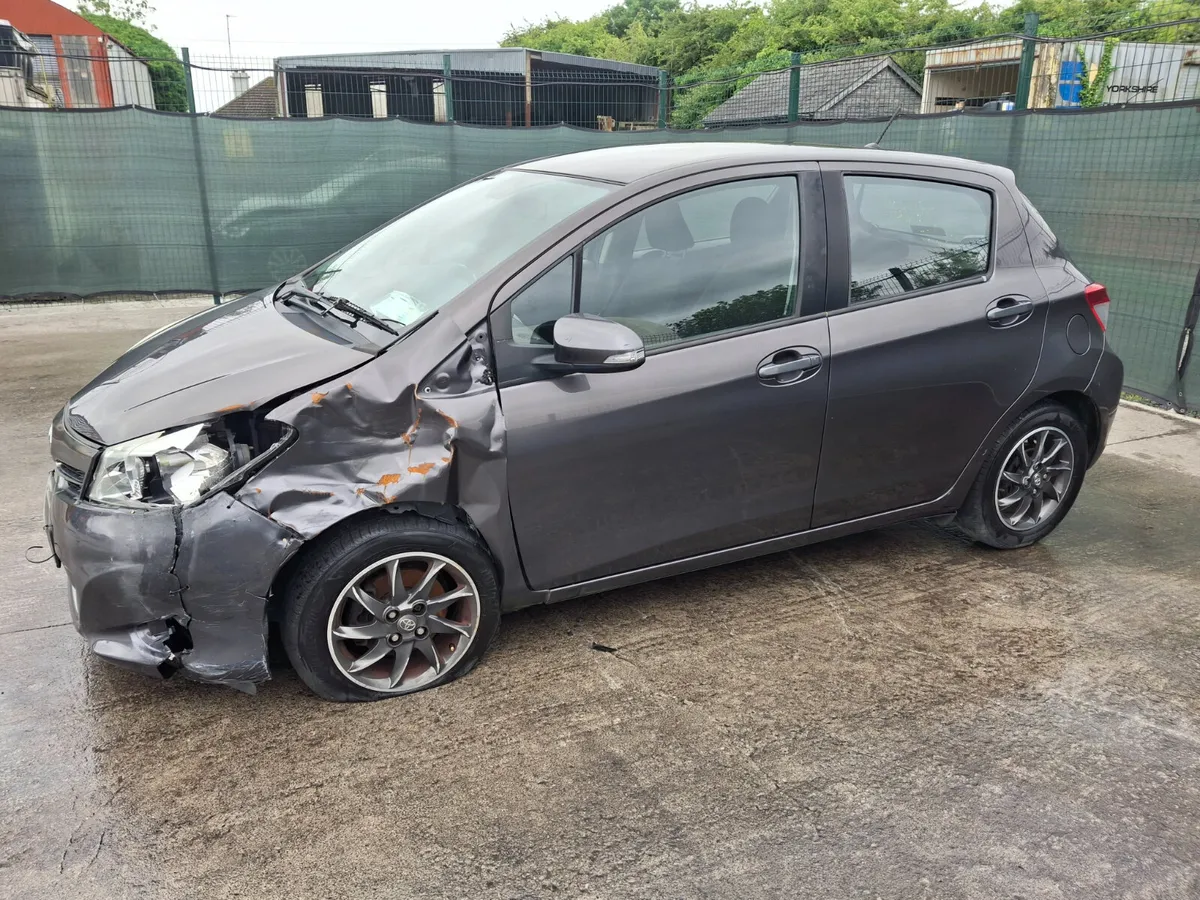 132 Toyota Yaris  1.0 Petrol - Image 3
