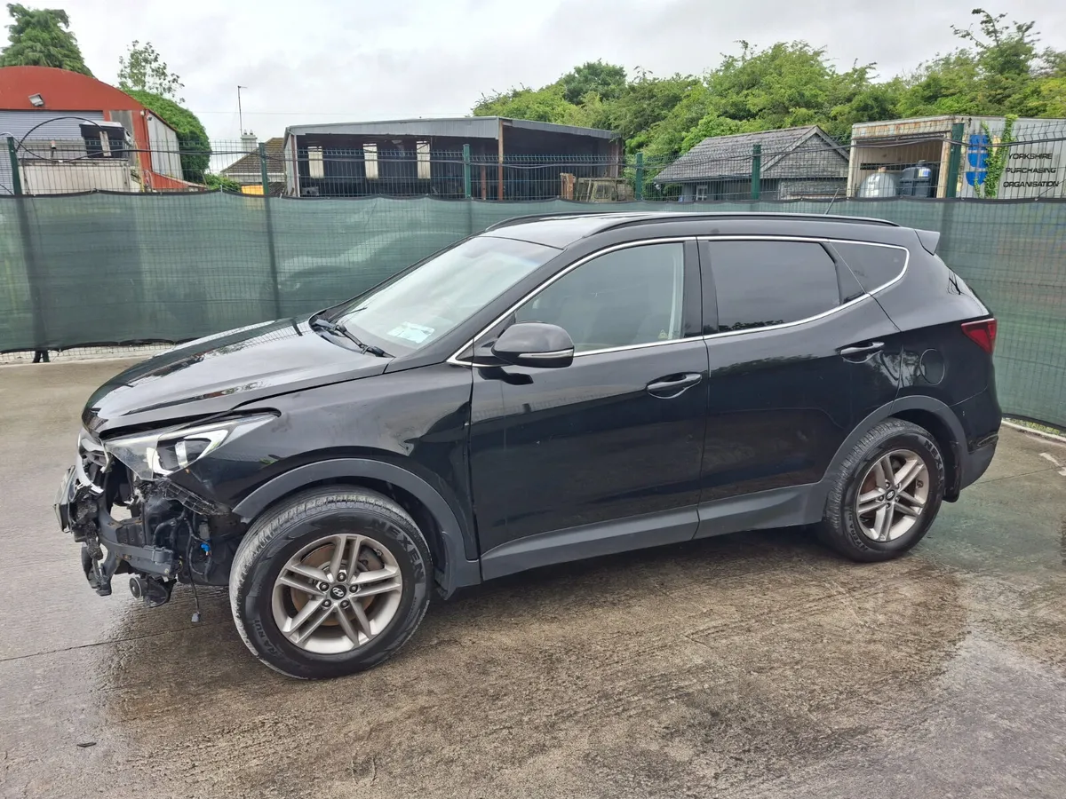 2018 Hyundai Santa Fe  7 seater - Image 2