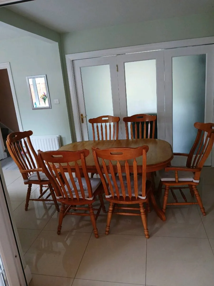Dining table and chairs - Image 1
