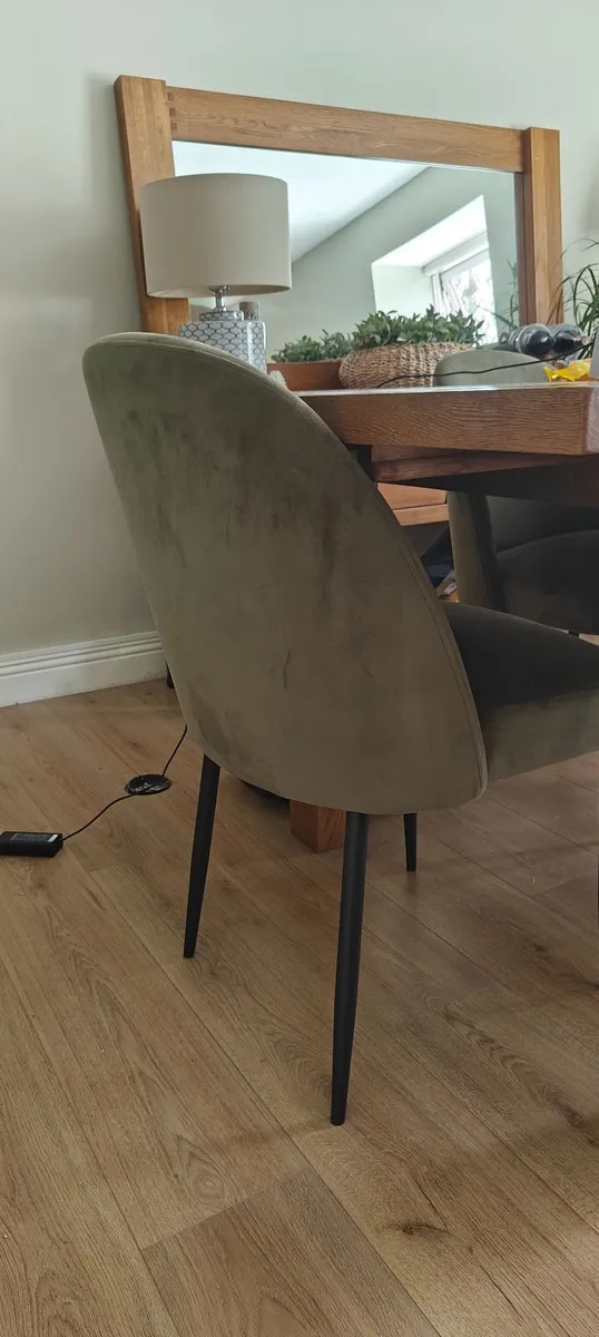 Beautiful moss green velevet dining chairr - Image 4