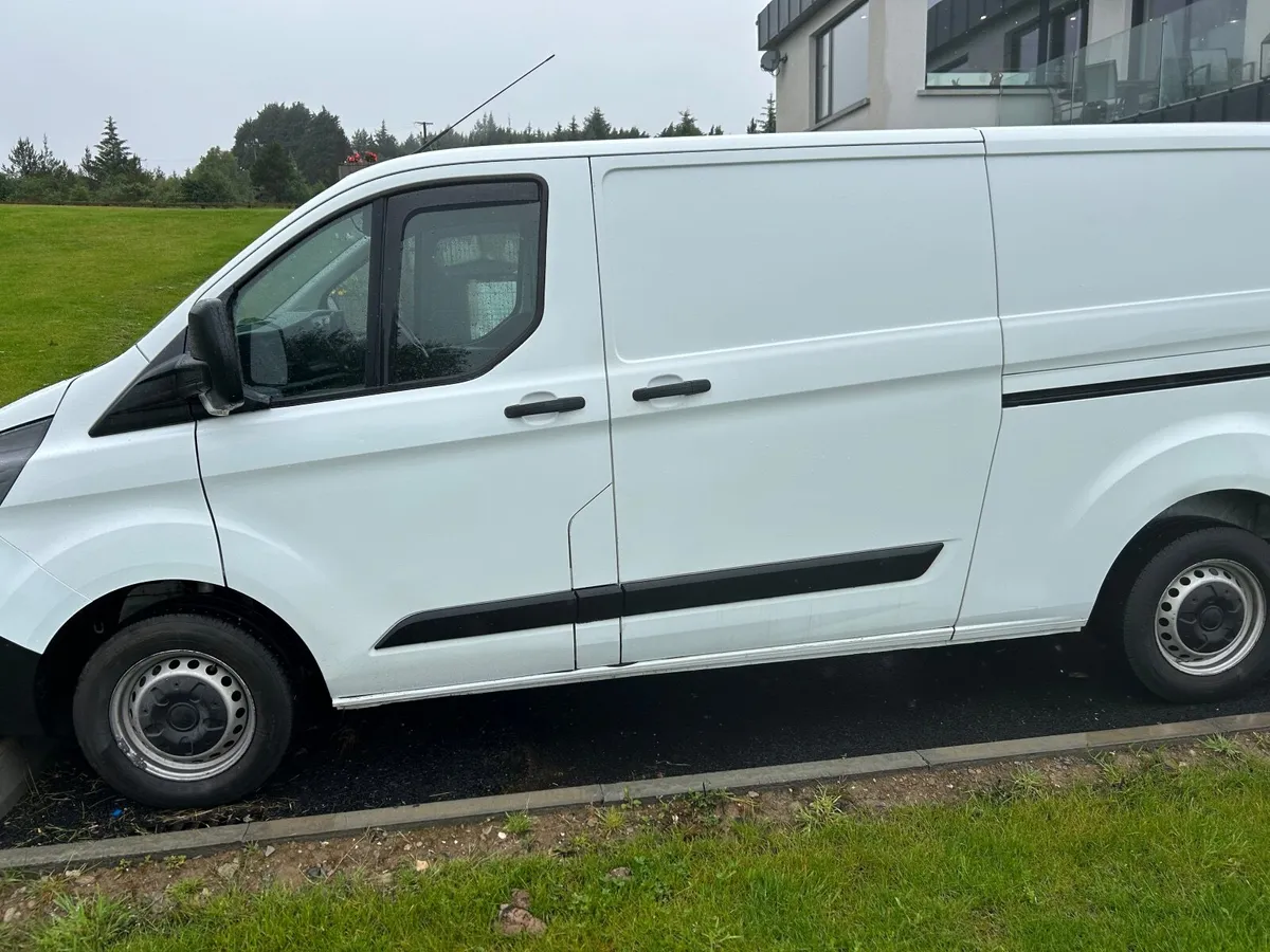 Ford Transit Custom 2022 - Image 1