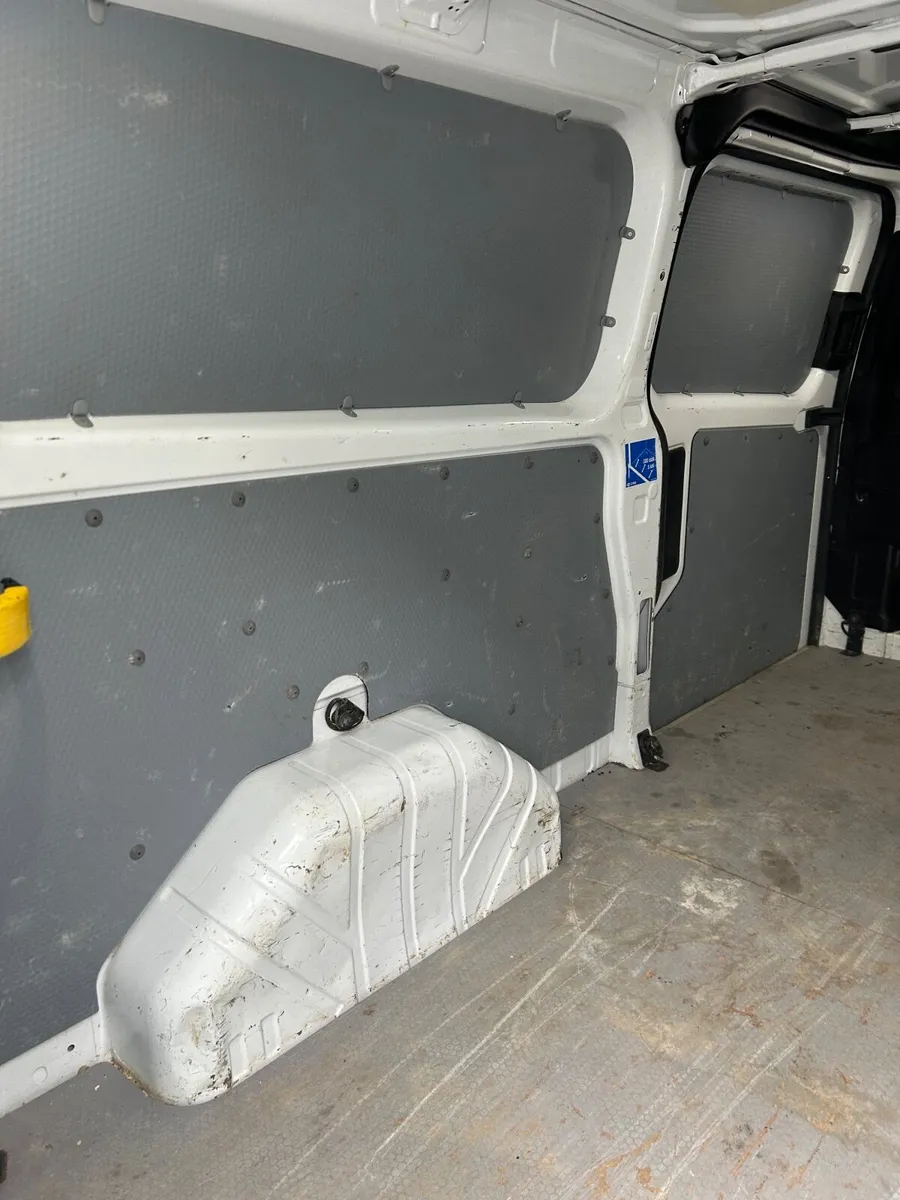Ford Transit Custom 2022 - Image 2