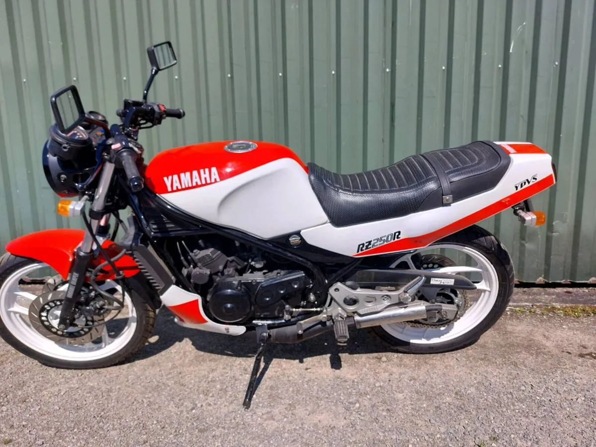 1986 yamaha RZ250R YPVS - Image 3
