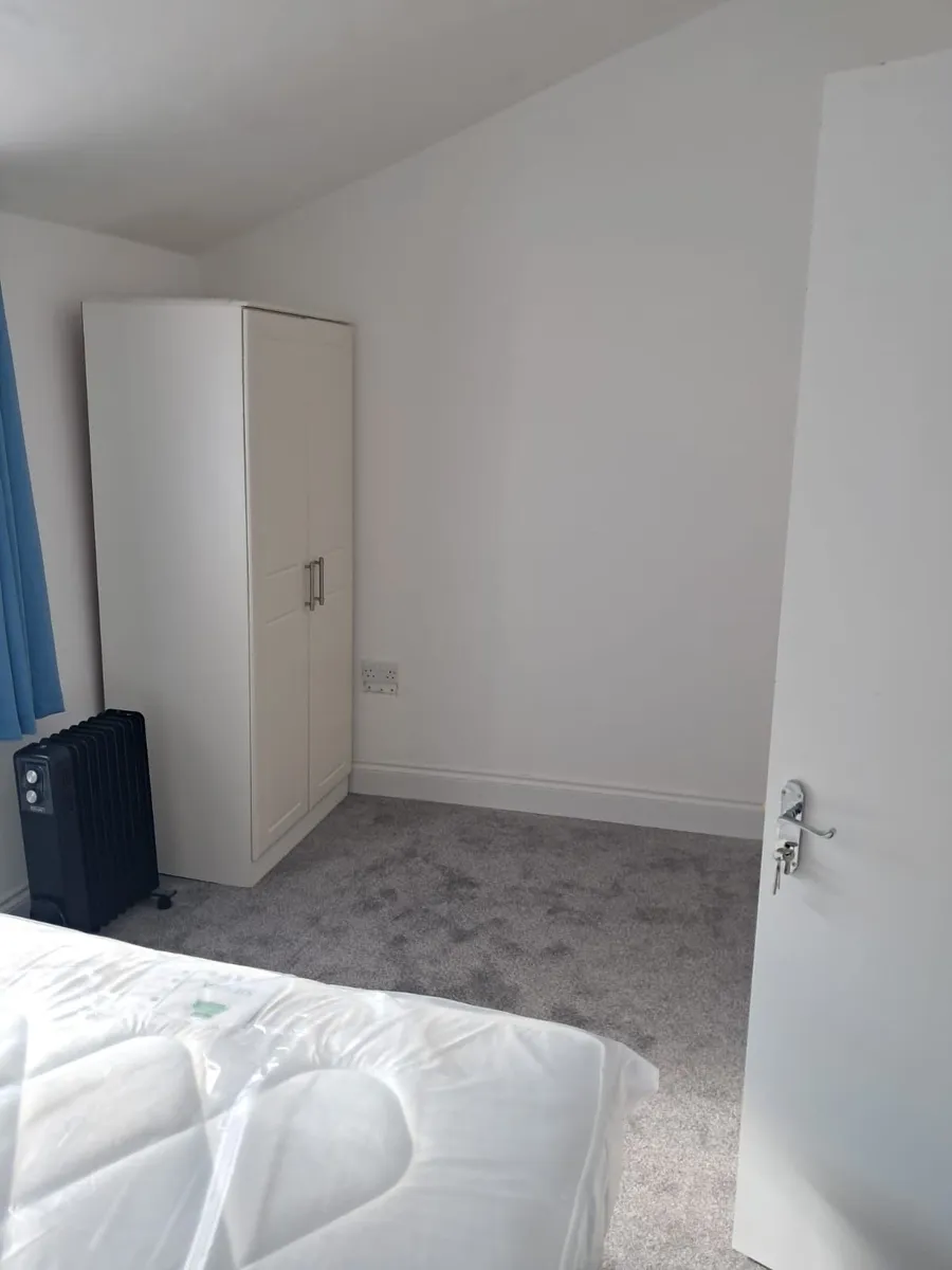 Double bedroom to rent in shared apartment - Image 2