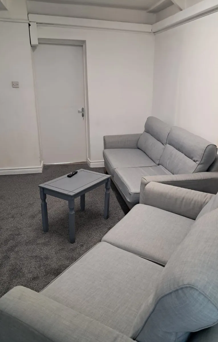 Double bedroom to rent in shared apartment - Image 3
