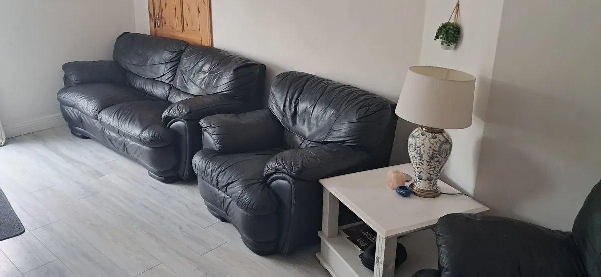 Suite of furniture - Image 3