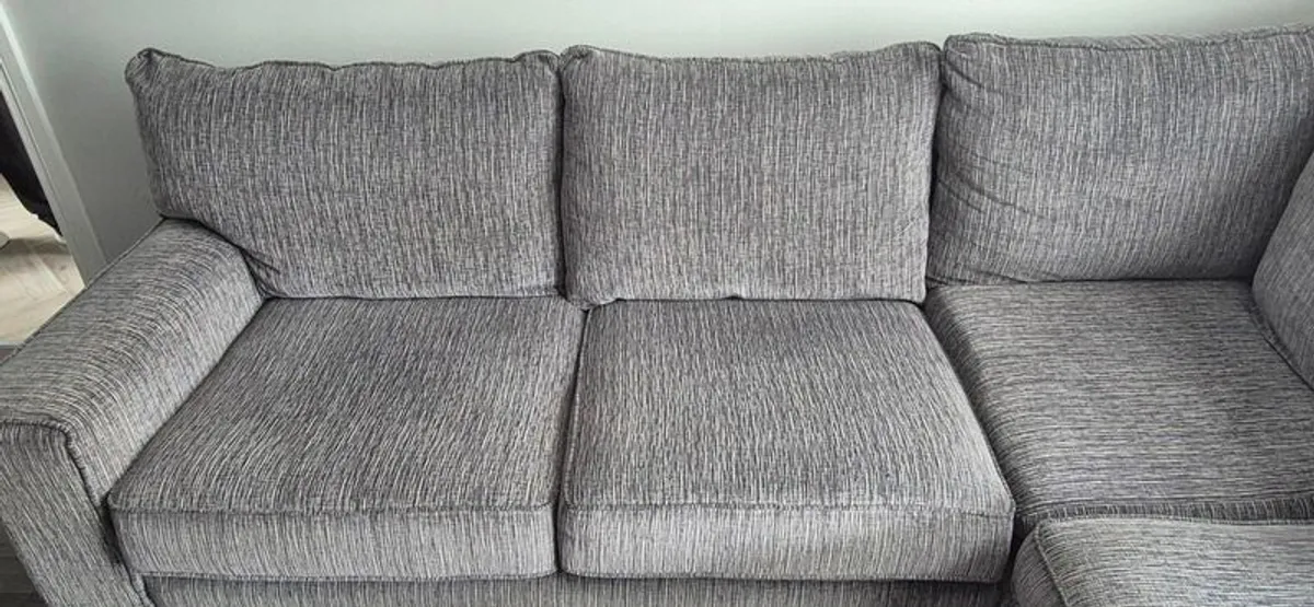 L-shaped 3 Seater Sofa & Matching 1 Seater - Near perfect condition - Image 3