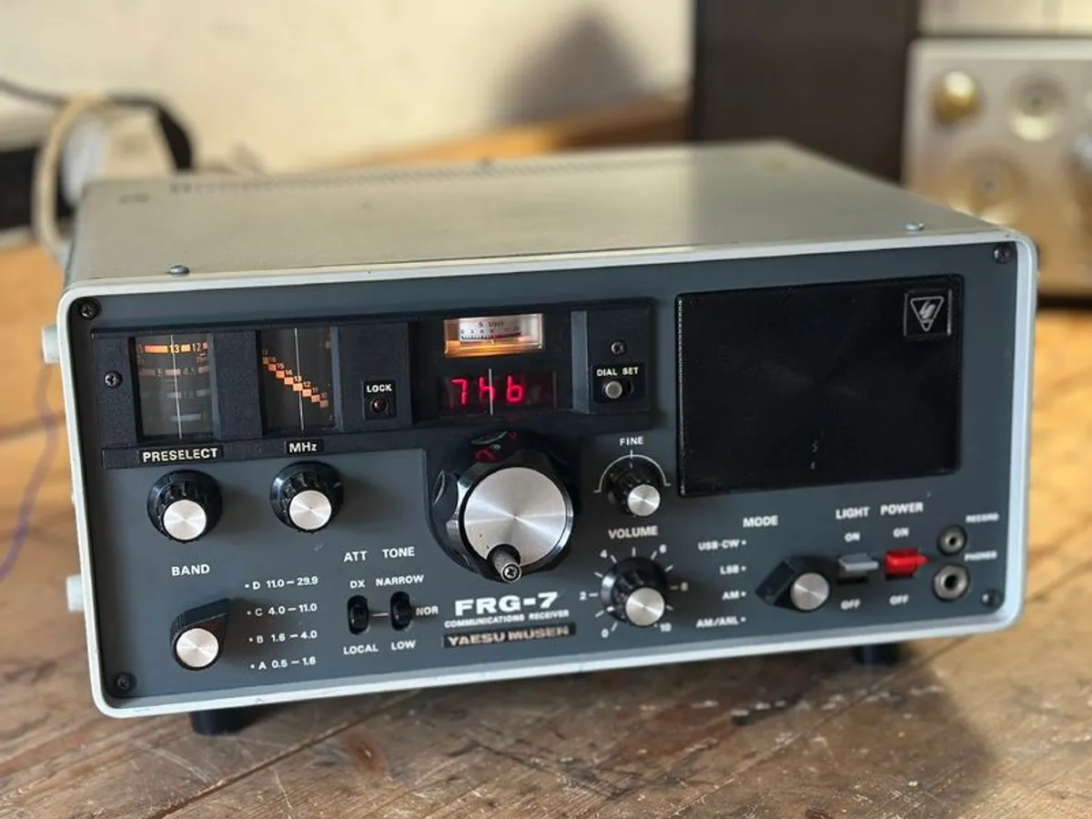Yaesu FRG-7 Communications Receiver - Image 1