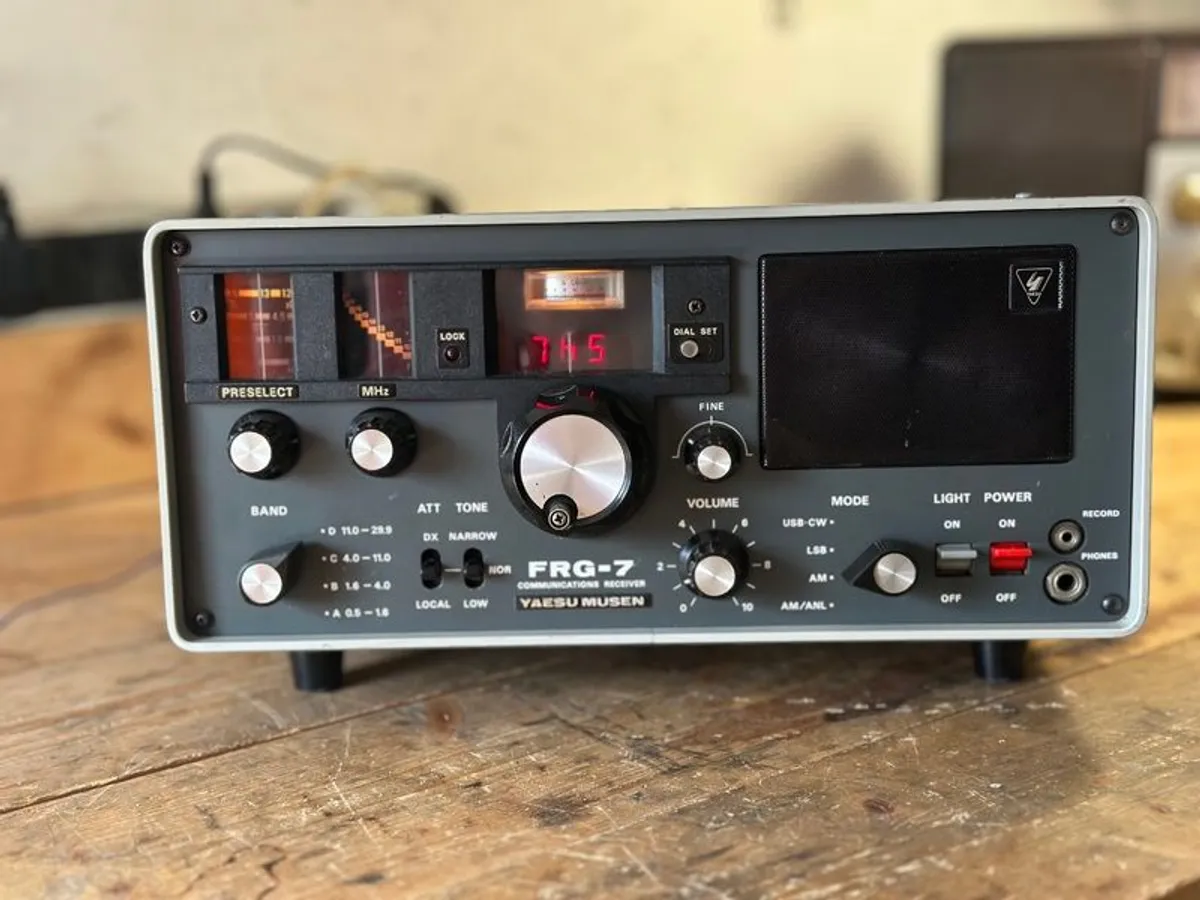 Yaesu FRG-7 Communications Receiver - Image 2