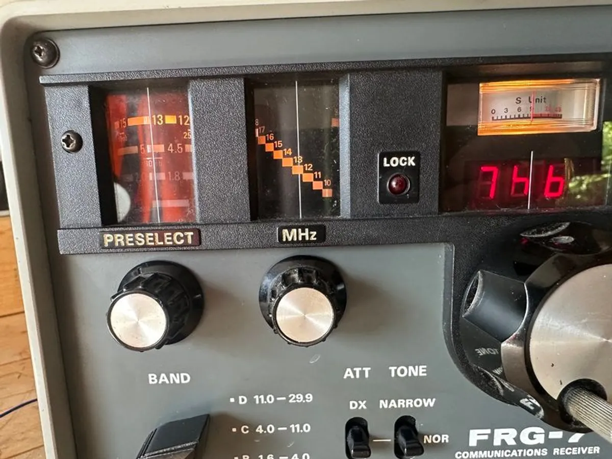 Yaesu FRG-7 Communications Receiver - Image 3
