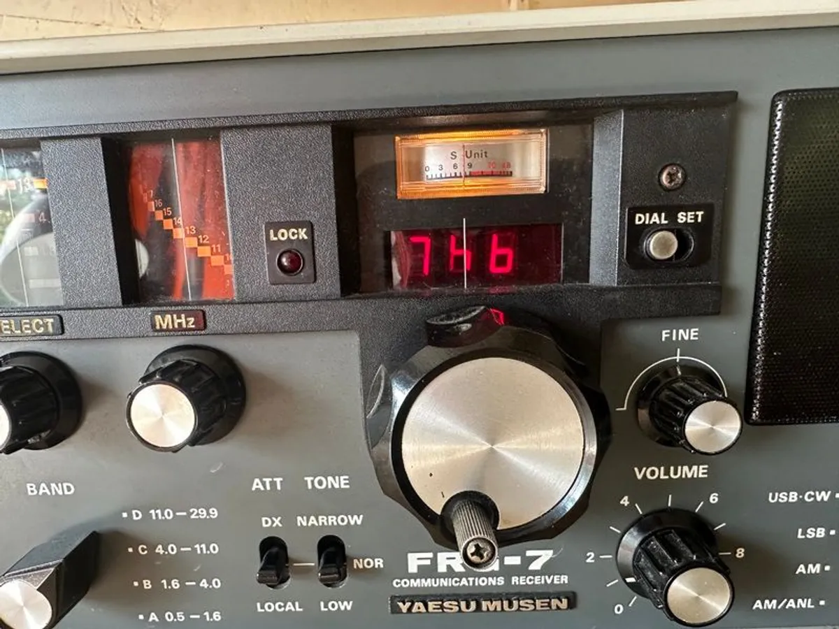 Yaesu FRG-7 Communications Receiver - Image 4