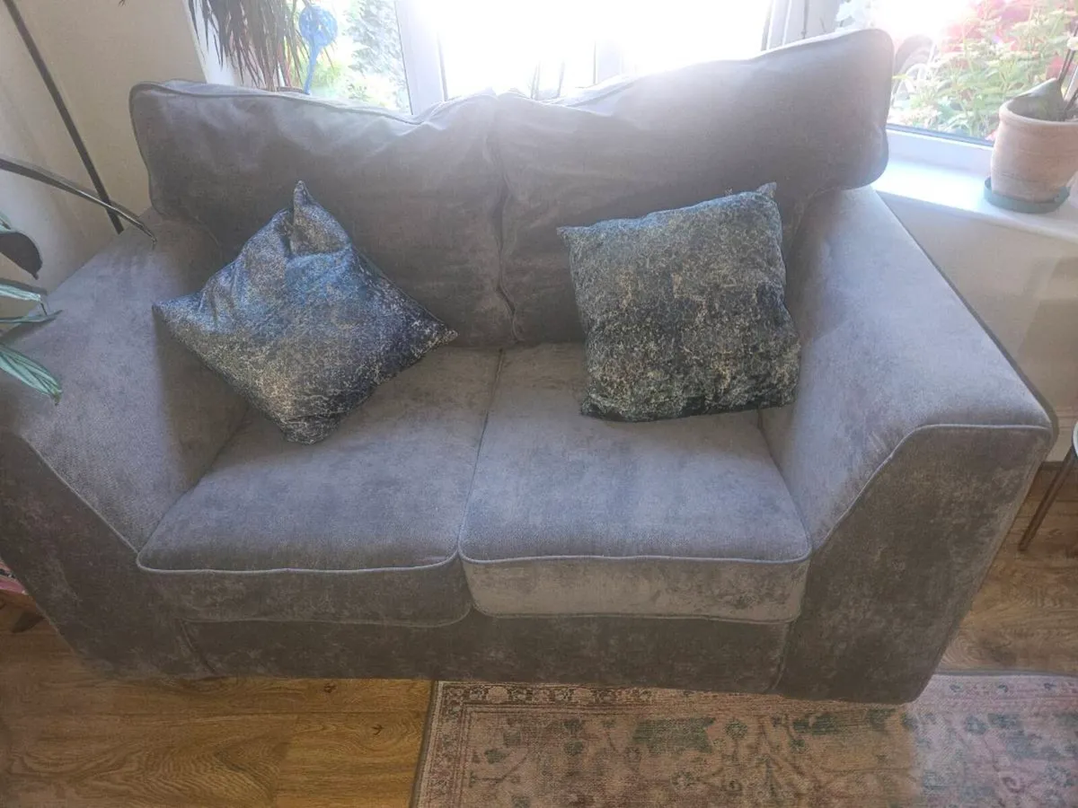 2 Seater couch - Image 1