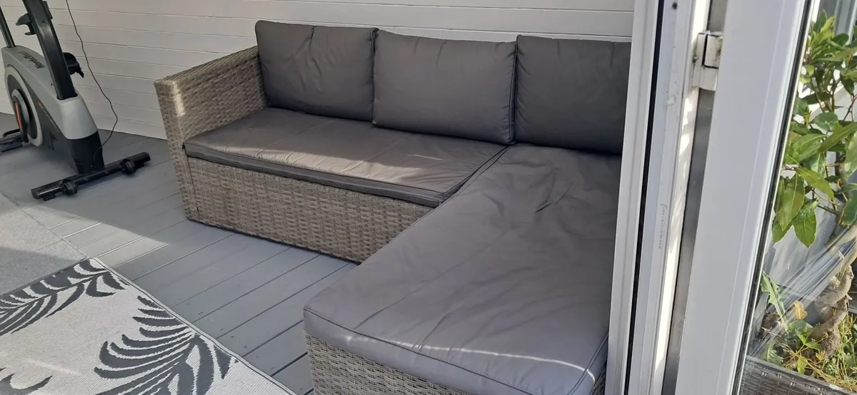 Rattan garden furniture - Image 1