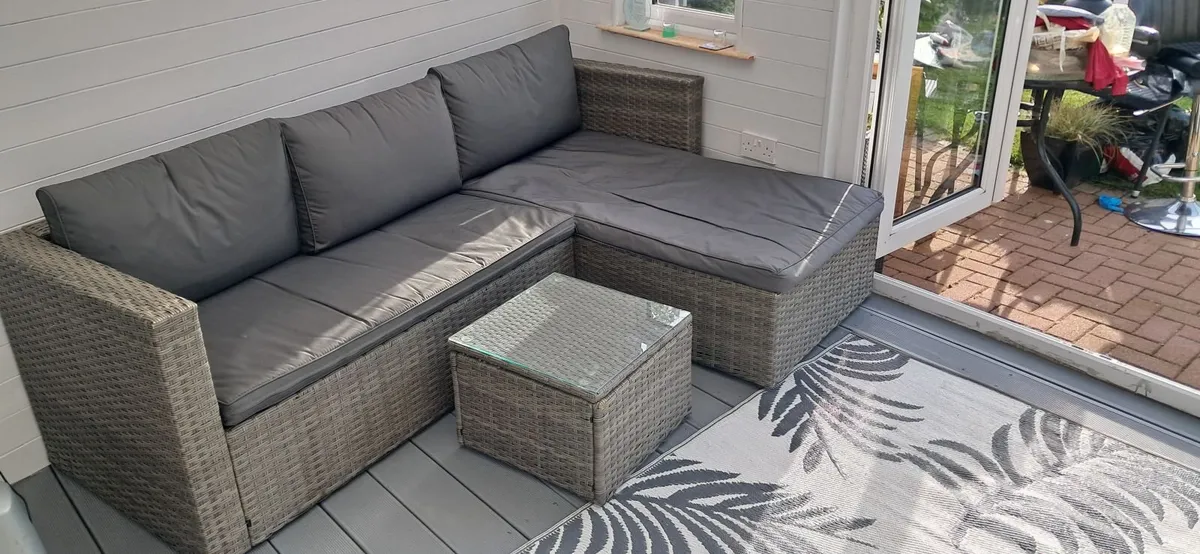 Rattan garden furniture - Image 4