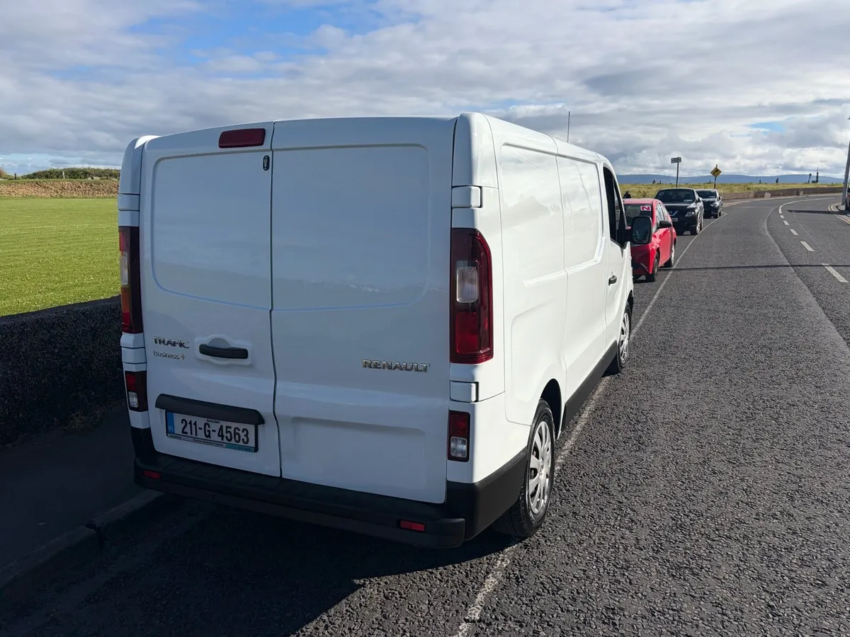 211 RENAULT TRAFFIC TAX & DOE - Image 4