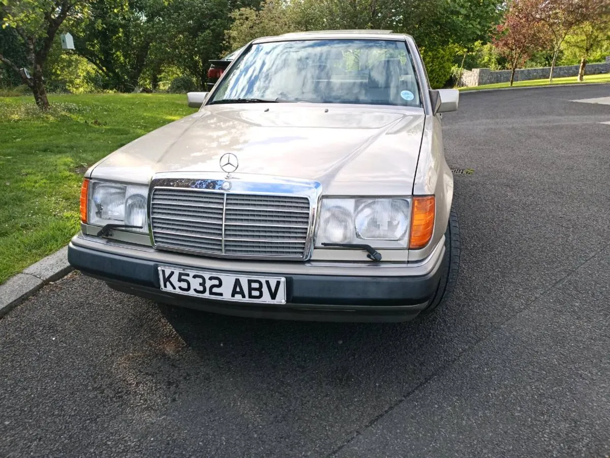 Mercedes Benz 300 e - Image 1