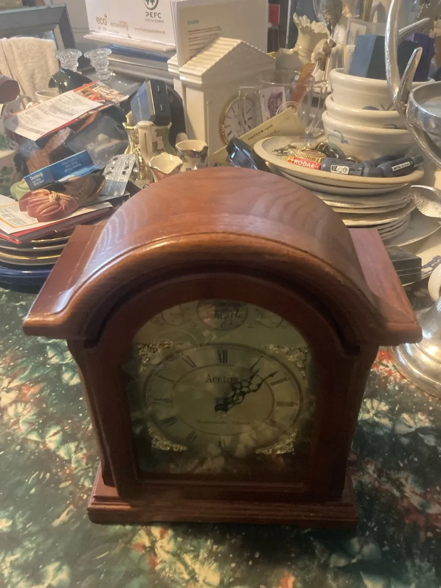 Oak mantle clock free postage - Image 2