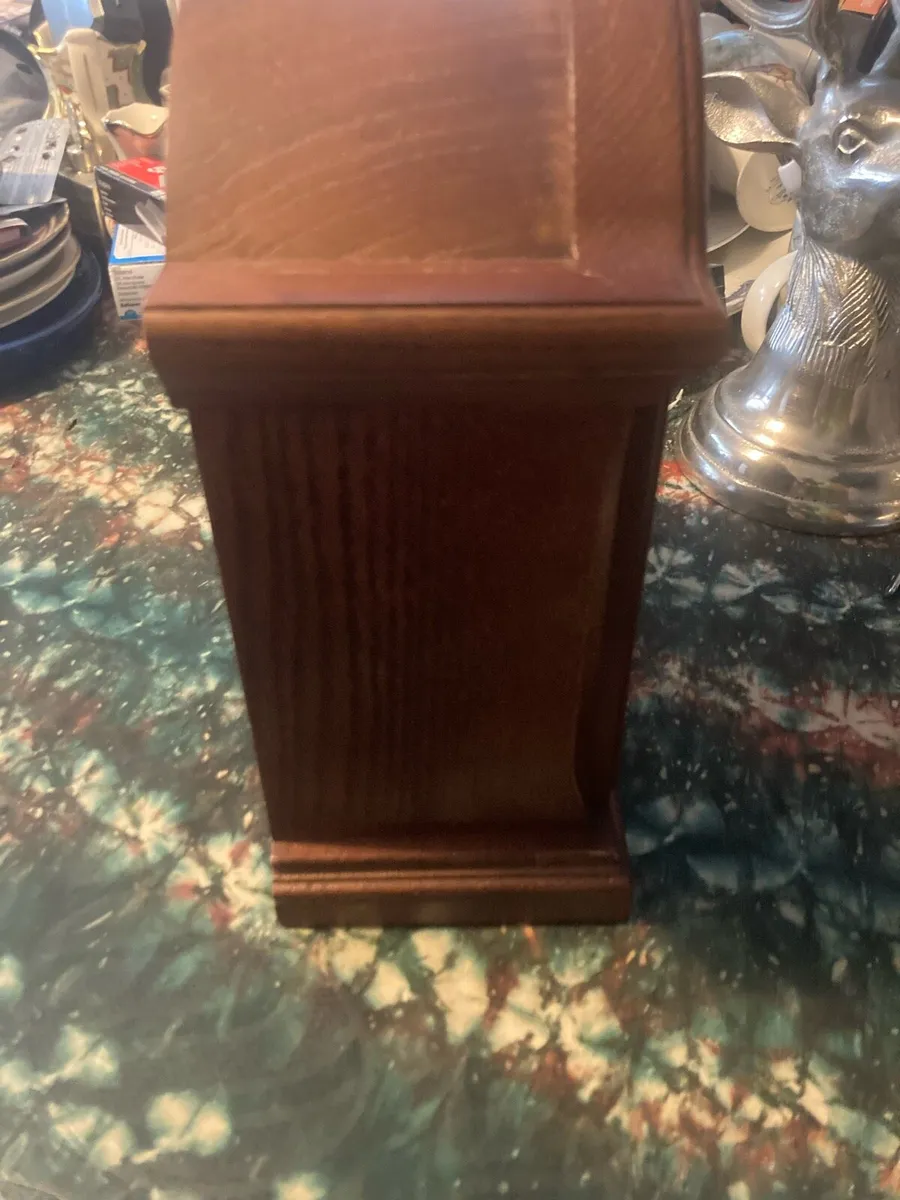 Oak mantle clock free postage - Image 3
