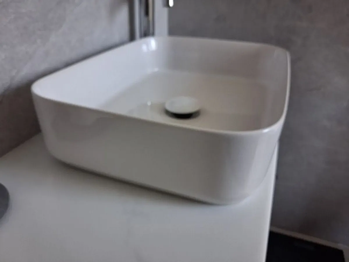 Bathroom sink - Image 1