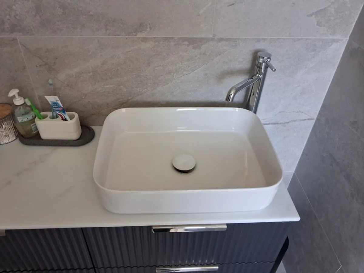 Bathroom sink - Image 2