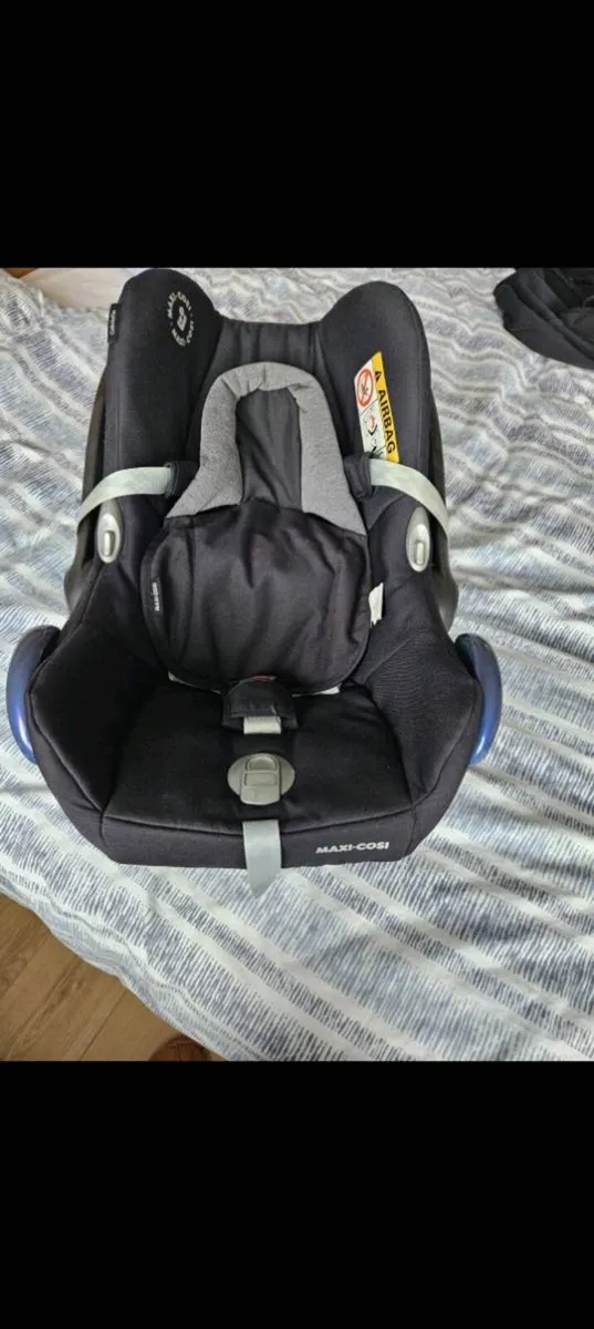 Maxi Cosi Car Seat - Image 1