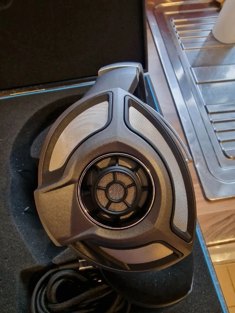 Sennheiser HD 700 Headphones - Image 2