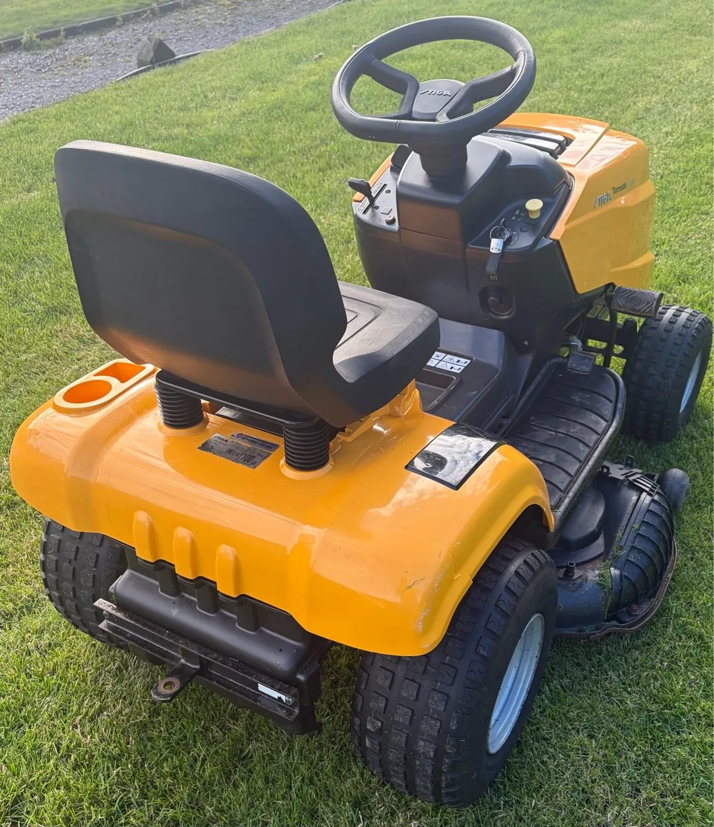 Stiga ride on lawnmower - Image 3
