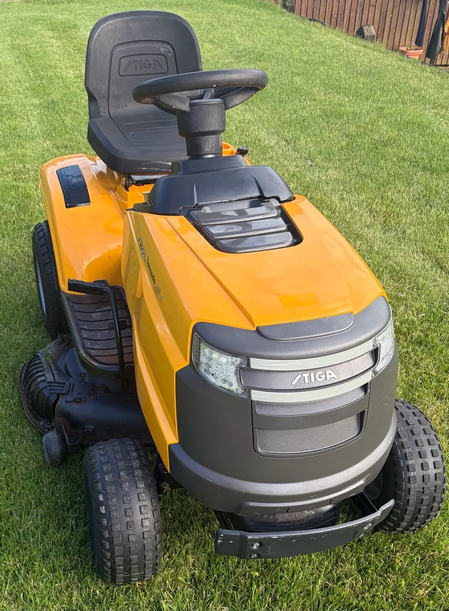 Stiga ride on lawnmower - Image 4