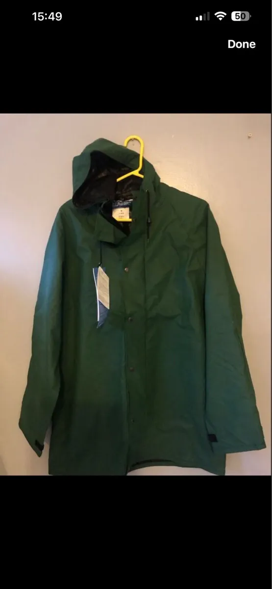 Mens BNWT rain jacket size M €15 - Image 1