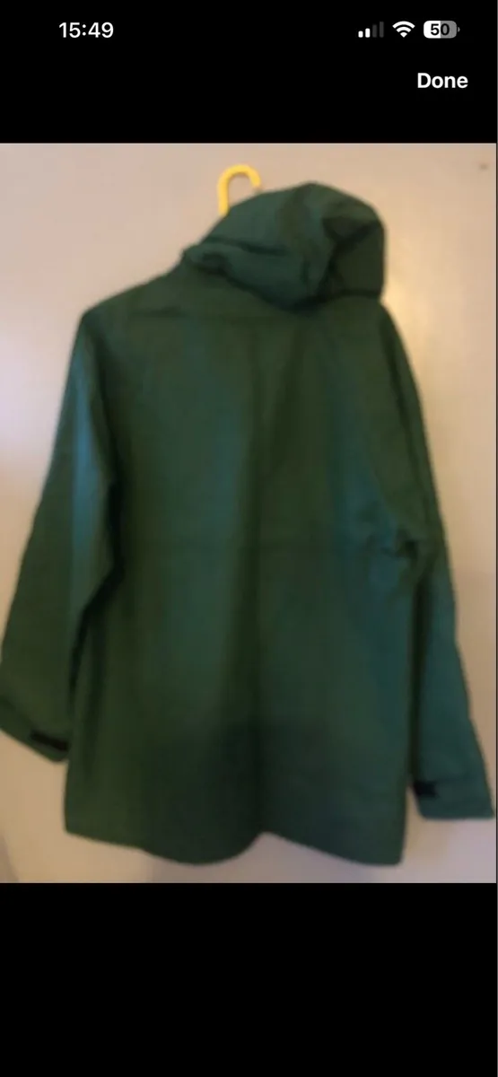 Mens BNWT rain jacket size M €15 - Image 2