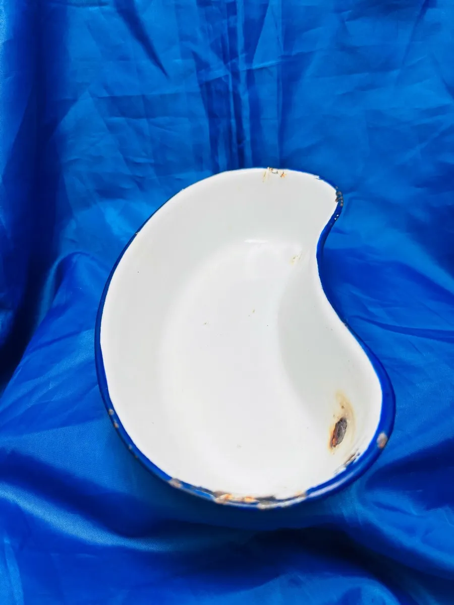 Enamel kidney-shaped medical tray - Image 2