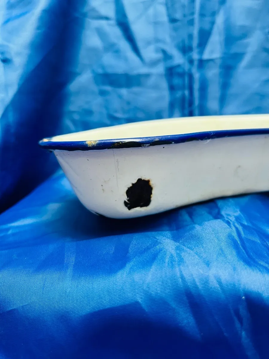 Enamel kidney-shaped medical tray - Image 3